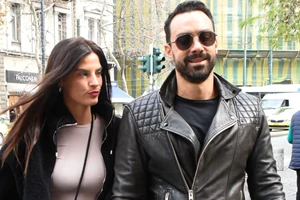 Η Χριστίνα Μπόμπα στην παραλία με τις κόρες της | Η φωτογραφία από το Ντουμπάι