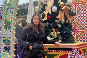 Η Σταματίνα Τσιμτσιλή ταξίδεψε στο Λονδίνο | Η φωτογραφία με τον Brad Pitt που ενθουσίασε τις followers της