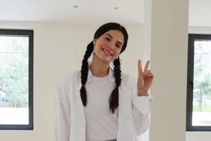 Η Χριστίνα Μπόμπα μας δείχνει το τεράστιο δωμάτιο των διδύμων | Φωτεινό και γεμάτο αποθηκευτικούς χώρους