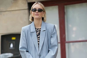 Η Σταματίνα Τσιμτσιλή με μαύρο σορτς που αναδεικνύει τέλεια τα πόδια