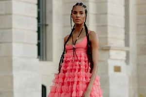 Η Carrie Bradshaw θα τα λάτρευε | Αυτά είναι τα πέδιλα από τη Zara που θα ενθουσιάσουν κάθε shoe lover