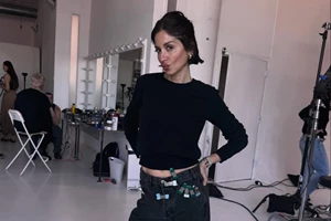 Στο προσωπικό της γυμναστήριο η Σοφία Καρβέλα | Οι καλοσχηματισμένοι κοιλιακοί που ζαλίζουν - εικόνα 2