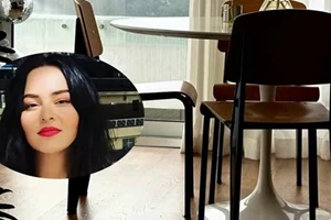 Η Ζενεβιέβ Μαζαρί ποζάρει με τον πλαστικό χειρουργό της | Ετοιμάζεται για το καλοκαίρι - εικόνα 3