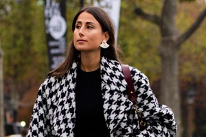 10 στιλιστικοί συνδυασμοί ιδανικοί για τη μεταβατική περίοδο που ξεχωρίσαμε στο Instagram