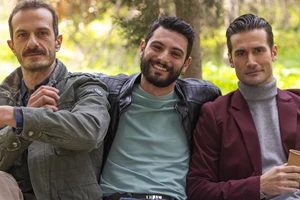 Ευσταθία Τσαπαρέλη |  Η Βιργινία του "Μπαμπά σ' αγαπώ" ποζάρει με ίσια μαλλιά και είναι αγνώριστη