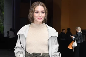 5 ανοιξιάτικα outfits που αποδεικνύουν πως η κομψότητα δεν θέλει κόπο, θέλει τρόπο