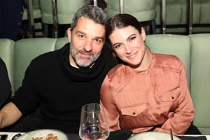 Μάρθα Λαμπίρη Φεντόρουφ | Με one shoulder maxi φόρεμα σε έξοδο με τον Πέτρο Λαγούτη - εικόνα 4