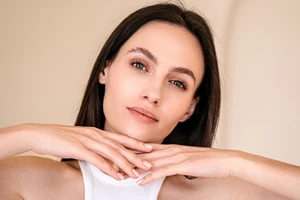 8 εξαιρετικά ενυδατικά concealers που θα μεταμορφώσουν το μακιγιάζ σου