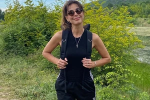 Κατερίνα Παπουτσάκη | Χωρίς ίχνος μακιγιάζ στις πρόβες στο θέατρο - εικόνα 3