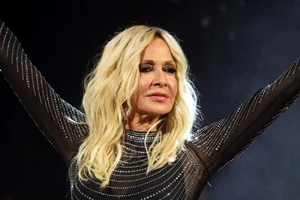 Αγάπη για πάντα | Η βραδινή έξοδος της Βίσση με τον Καρβέλα και η τέλεια selfie που δημοσίευσαν