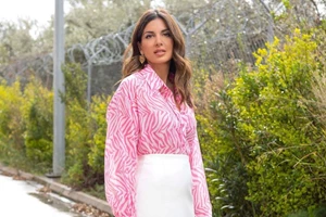 Η Σταματίνα Τσιμτσιλή φόρεσε το αγαπημένο denim κομμάτι των Γαλλίδων για την άνοιξη - εικόνα 2