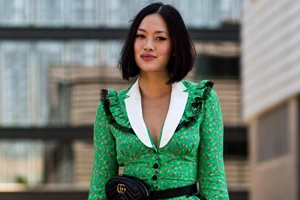 Το matching set από τη Stradivarius που έχει ενθουσιάσει τις fashionistas - ο ιδανικός τρόπος να φορέσεις τη μίνι φούστα - εικόνα 2