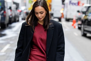 Το preppy πλεκτό φόρεμα της Αλεξάνδρας Νίκα είναι το girly item που δεν πρέπει να λείπει από τη συλλογή σου