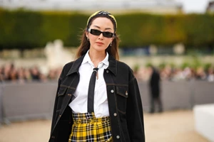 Όλοι οι τρόποι για να κάνεις πιο αποτελεσματική τη χρήση του ορού βιταμίνης C που επιλέγεις στο skincare σου - εικόνα 2