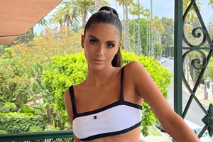 Η Αλεξάνδρα Νίκα με το ιδανικό φόρεμα για βραδινές εξόδους της άνοιξης και του καλοκαιριού