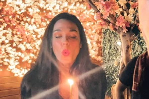 Η σπάνια εμφάνιση της Ιωάννας Τριανταφυλλίδου θα σε πείσει πως τα κοστούμια δεν είναι καθόλου βαρετά - εικόνα 4