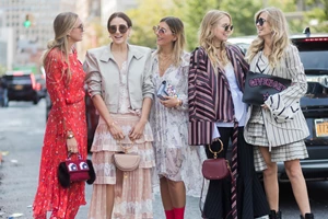 Η Μάρα Ζαχαρέα με το ανοιξιάτικο παντελόνι που ταιριάζει με όλα τα χρώματα - εικόνα 2