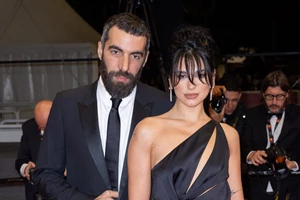 Η Dua Lipa είναι στην Αθήνα και φόρεσε το πιο άνετο καλοκαιρινό look