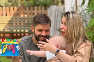 Κατρίνα Τσάνταλη | Οι σπάνιες φωτογραφίες με τον γιο της, Φοίβο σε εξόρμησή τους στη φύση