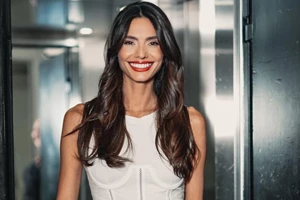 Η Ηλιάνα Παπαγεωργίου προτείνει τον θηλυκό και διαφορετικό τρόπο για να φορέσεις ένα ανδρικό πουκάμισο - εικόνα 2