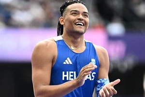 Εμμανουήλ Καραλής: "Δώσε μου μια αγκαλιά έχω πεθάνει"