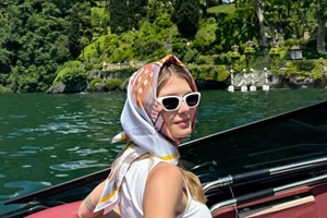 Δέσποινα Βανδή | Σε καφενείο με τον Βασίλη Μπισμπίκη στην Κρήτη