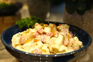 Τι να μαγειρέψω σήμερα; Η μακαρονοσαλάτα με ντοματίνια και πέστο του Γιάννη Λουκάκου που θα λατρέψεις