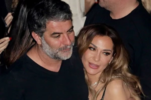 Στο νοσοκομείο εκτάκτως ο Βασίλης Μπισμπίκης | Η Δέσποινα Βανδή στο πλευρό του