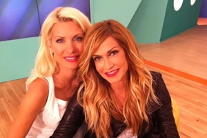 Πώς η Ελένη Μενεγάκη άρχισε και πάλι να "τρεντάρει" παντού, χωρίς να πει λέξη - εικόνα 2