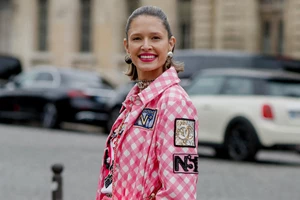 Μαρινιέρα και τζιν παντελόνι | Οι φρέσκοι τρόποι για να φορέσεις τον πιο ανοιξιάτικο συνδυασμό - εικόνα 2