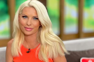 Στην καλοκαιρινή γκαρνταρόμπα της Ελένης Μενεγάκη | Αυτό είναι το κομμάτι που δεν αποχωρίζεται