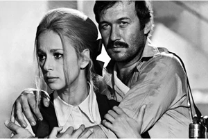 Αιμίλιος Βουγιουκλάκης | Ο αγαπημένος ανιψιός της Αλίκης στο θέατρο με την Έφη Πίκουλα - εικόνα 2