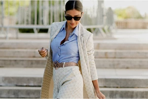 H Σταματίνα Τσιμτσιλή με εμπριμέ σορτς σε συναυλία στην Πάρο | Πώς θα υιοθετήσεις το look