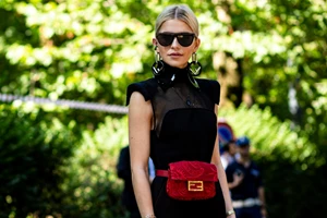 Πώς θα φορέσεις το πράσινο φέτος την άνοιξη; | Η Κρυσταλλία Ρήγα δημιούργησε το τέλειο look