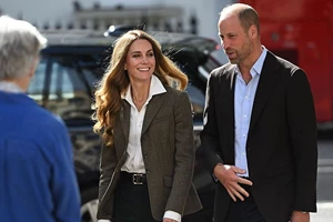 Όταν η περούκα της Kate έδειξε τη γυμνή αλήθεια μιας κοινωνίας