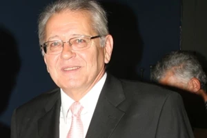 Δύσκολες ώρες για τον Λάμπρο Κωνσταντάρα - Το συγκινητικό αντίο στον πατέρα του, Δημήτρη Κωνσταντάρα