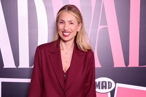 Τελικά πόσο συχνά πρέπει να καθαρίζεις τις βούρτσες, τις χτένες και τα εργαλεία styling των μαλλιών σου; - εικόνα 2