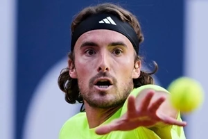 Στέφανος Τσιτσιπάς | Ποια είναι η άγνωστη αδελφή του, που βρέθηκε μαζί του στο γήπεδο - εικόνα 4