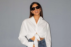 Σταματίνα Τσιμτσιλή | Με μπορντό mini skater dress και leopard mules