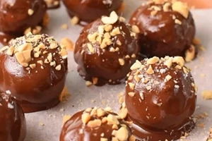 Η πιο λαχταριστή μηλόπιτα που έχεις δοκιμάσει | Με τρία υλικά και χωρίς ζάχαρη