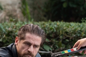 Ο Δημήτρης Λάλος κάνει γιόγκα και εντυπωσιάζει