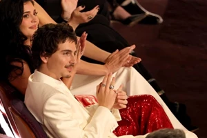 Oscars 2026 | Η Barbra Streisand τραγούδησε μετά από μια δεκαετία στη σκηνή και μάς έδωσε την πιο συγκινητική στιγμή της απονομής - εικόνα 3