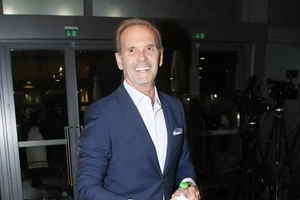 Πέτρος Κωστόπουλος | Με τον Γιάννη Λάτσιο σε θεατρική πρεμιέρα - εικόνα 7