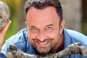 "Κούκλες και ίδιες ο μπαμπάς τους" | Ο Γιώργος Λιανός αγκαλιά με τις κόρες του