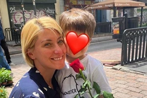 Περήφανη μητέρα η Σία Κοσιώνη | Η τρυφερή φωτογραφία με τον γιο της, Δήμο - εικόνα 2