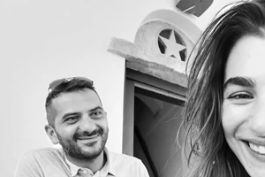 Η Χρύσα Μιχαλοπούλου μάς έδωσε συνταγή για μελομακάρονα | Πού είναι ο Λεωνίδας Κουτσόπουλος;