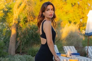 Τόνια Σωτηροπούλου | Το one-shoulder πλεκτό της από τη Marks & Spencer είναι η πιο σύγχρονη εκδοχή dressy top που θα φορέσεις την άνοιξη - εικόνα 2