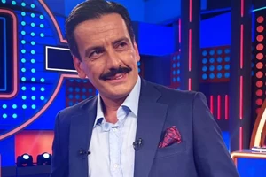 Ο Θάνος Κιούσης με την κούκλα σύζυγό του σε σπάνια δημόσια εμφάνιση - εικόνα 2