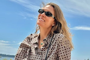 Η Βίκυ Καγιά δημιούργησε το πιο θηλυκό look για μία βραδινή έξοδο στο νησί