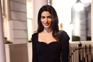 Η Τόνια Σωτηροπούλου φόρεσε το ιδανικό καλσόν για να ανανεώσεις τα looks με φορέματα ή φούστες